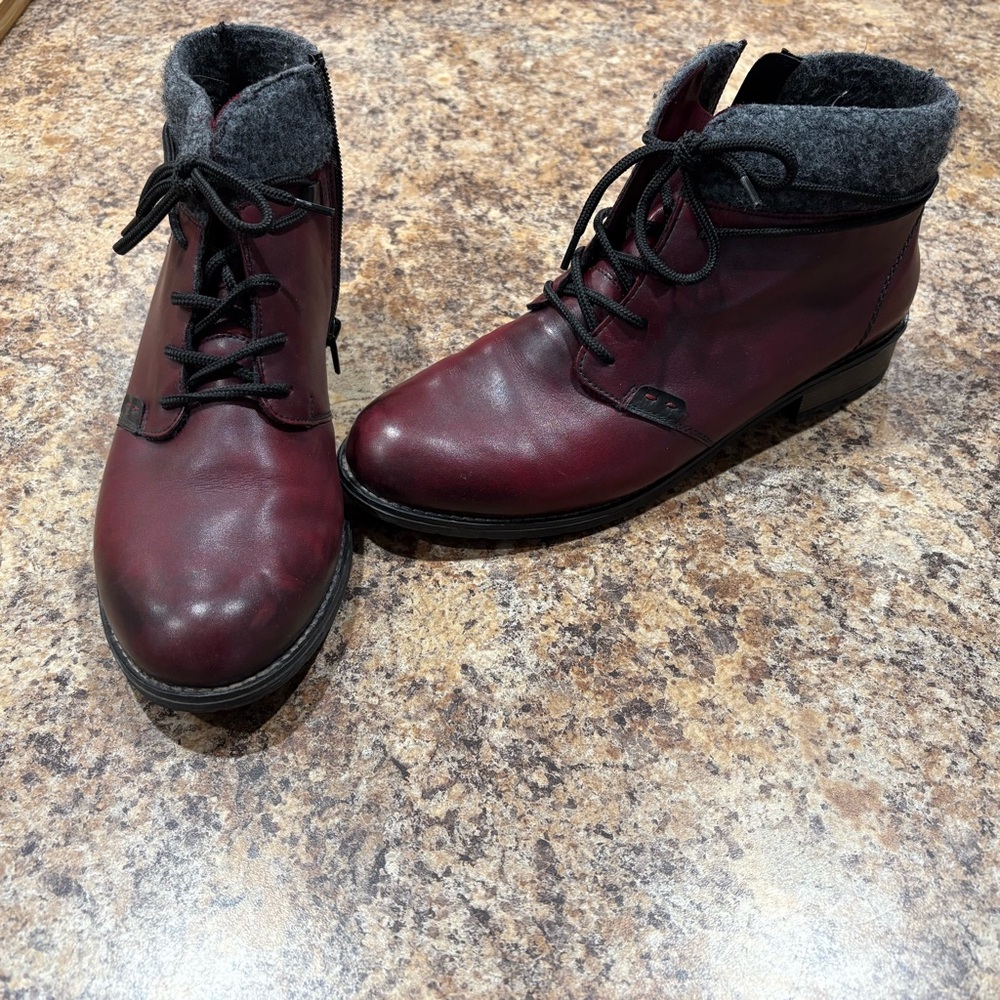 Remonte 42 Burgundy Boots